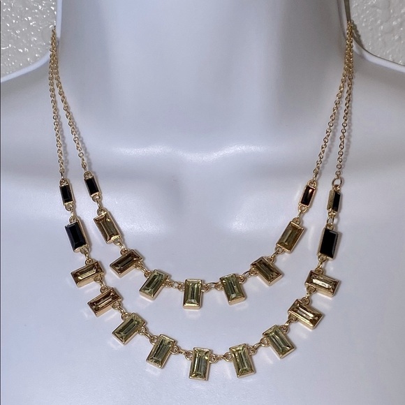 Unbranded- Elegant Gold and Black Necklace - Picture 4 of 4